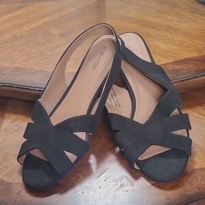 Maurices Giana Womens 10 Black flat cut out open peep toe comfy sandals